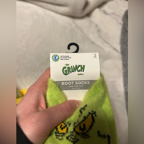 Green grinch and Pink with Red Bow Pattern fuzzy socks - Picture 4 of 6